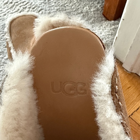 Shearling-Lined Tan Clogs - Picture 4 of 4